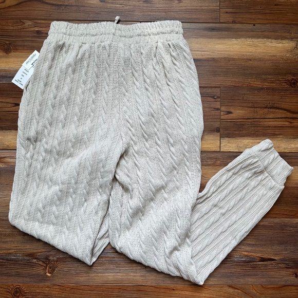 Olive & Oak Cable-Knit Joggers - Picture 2 of 5